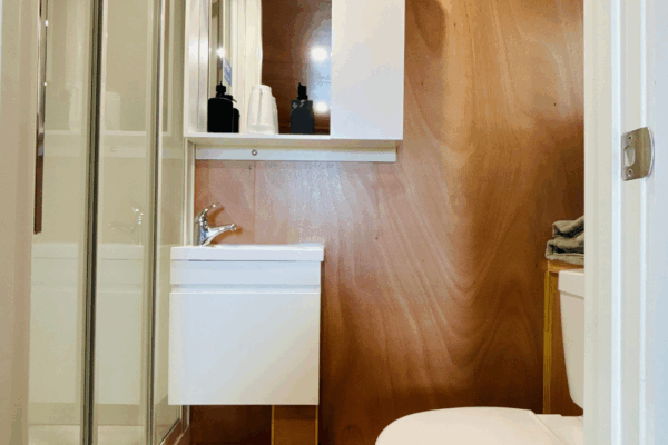 Ensuite - Kawakawa or Kauri Ensuite - Kawakawa or Kauri