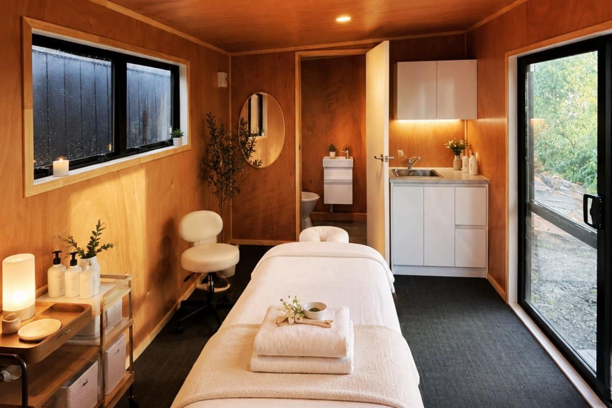 Salon with a sink to rent or hire - portable cabin - use as massage therapy room or hair salon. plumb it to your existing water supply easily.